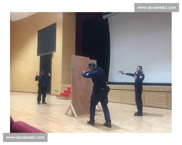 围绕电竞选手极限操作解析技巧提升与战术思维全景指南实战应用深度 围绕电竞选手极限操作解析技巧提升与战术思维全景指南实战应用深度